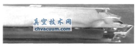 油污染在极板上形成的彩色斑纹